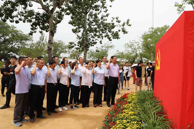 走進(jìn)革命圣地 領(lǐng)悟初心使命 —長田實(shí)業(yè)黨支部開展“慶七一”紅色教育活動(dòng)