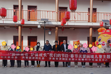 區(qū)婦聯(lián)、團區(qū)委、長田人樂善行公益服務(wù)中心聯(lián)合開展“把愛帶回家——‘聆聽童音 護苗成長’春節(jié)關(guān)愛困境兒童”主題活動